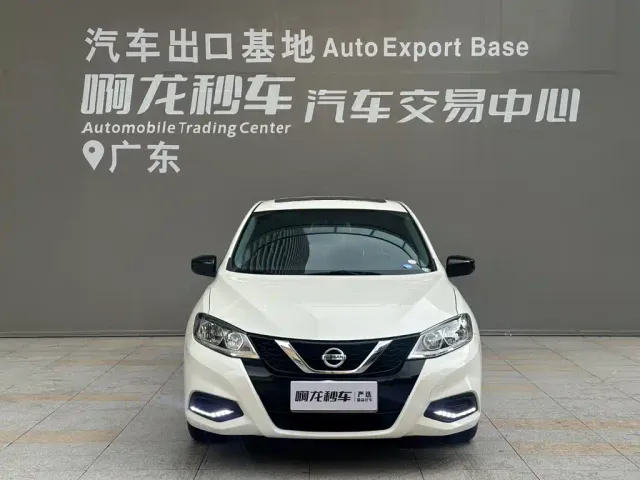 Nissan Tiida — Фото автомобиля 2