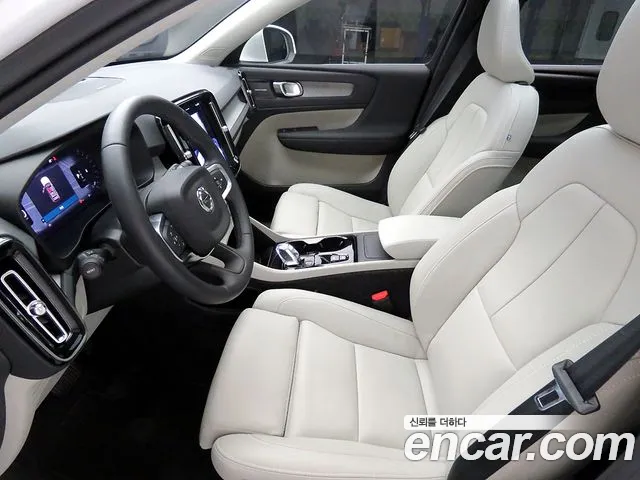 Volvo XC40 — Фото автомобиля 11