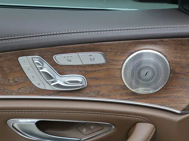 Mercedes-Benz E-Class — Фото автомобиля 12