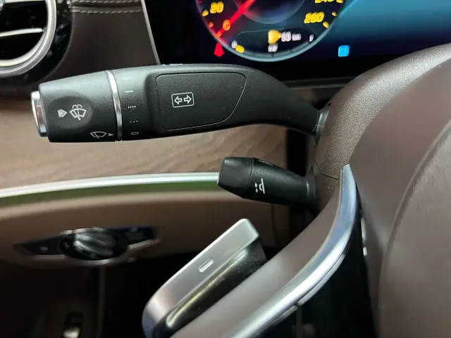 Mercedes-Benz E-Class — Фото автомобиля 22