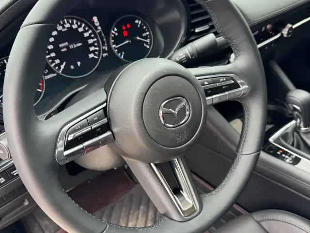Mazda Axela — Фото автомобиля 6