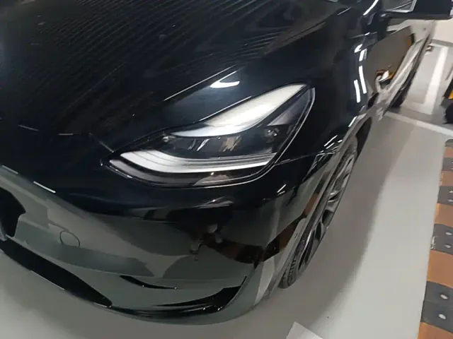 Tesla Model Y — Фото автомобиля 23