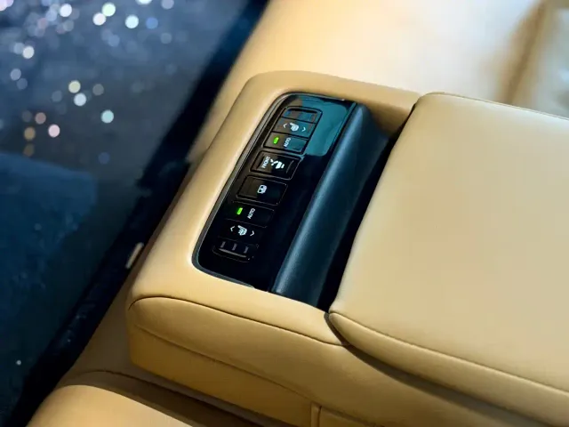 Lexus LS — Фото автомобиля 18