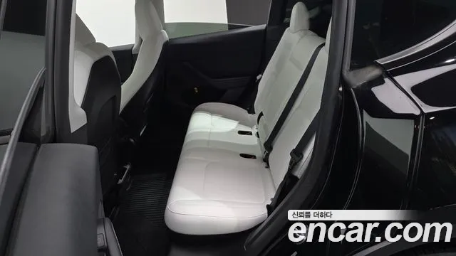 Tesla Model Y — Фото автомобиля 19