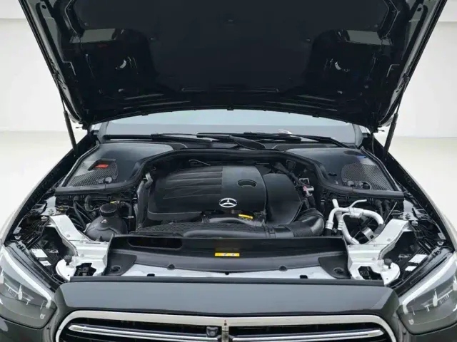 Mercedes-Benz E-Class — Фото автомобиля 6