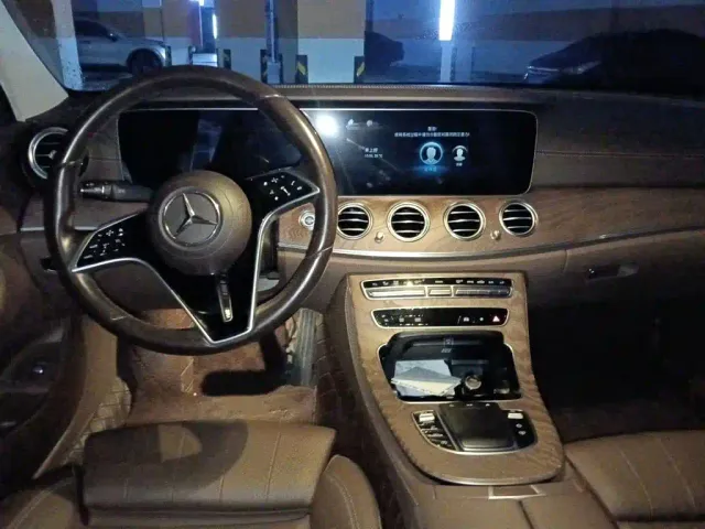 Mercedes-Benz E-Class — Фото автомобиля 12