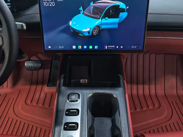 Xiaomi SU7 — Фото автомобиля 8