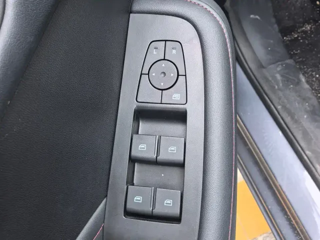 Roewe i5 — Фото автомобиля 14