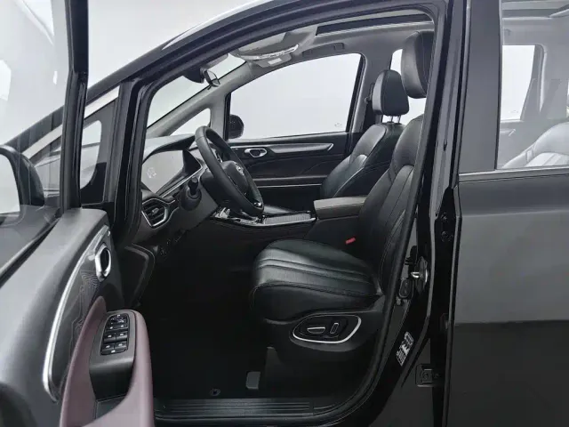 GAC Trumpchi M6 — Фото автомобиля 10
