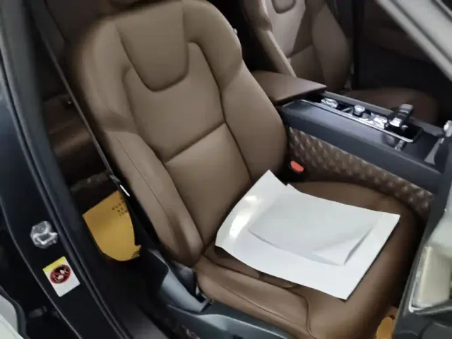 Volvo XC60 — Фото автомобиля 24
