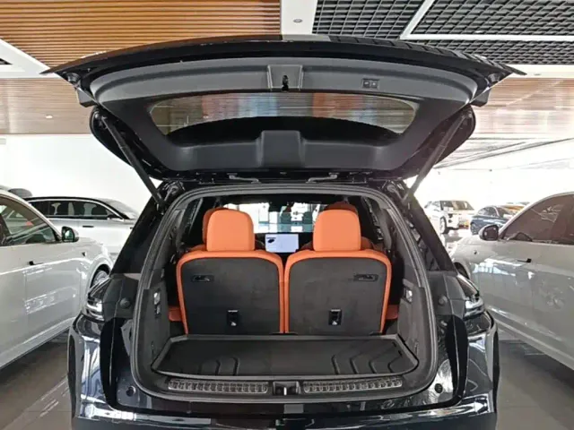 Li Auto L8 — Фото автомобиля 18
