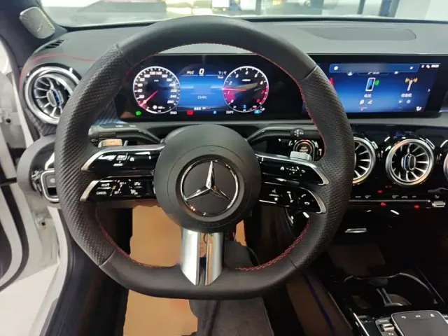 Mercedes-Benz A-Class — Фото автомобиля 10