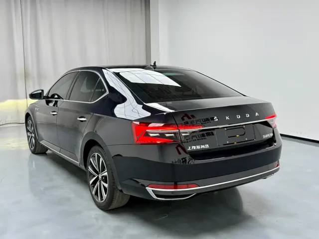 Skoda Superb — Фото автомобиля 14