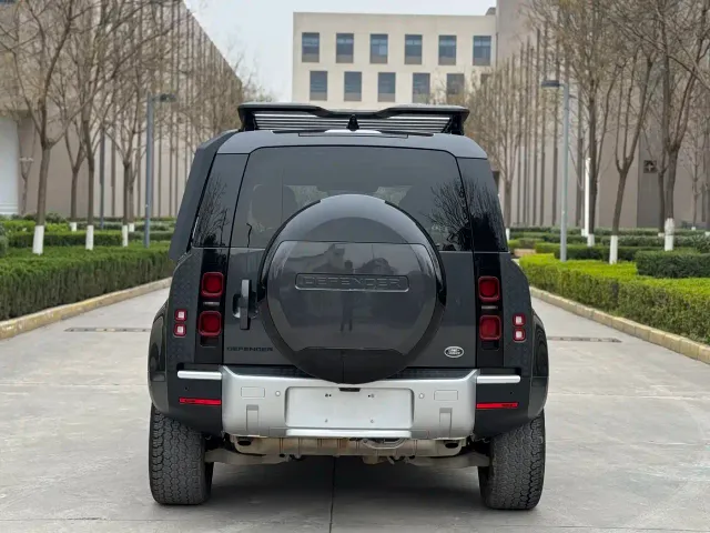 Land Rover Defender — Фото автомобиля 20