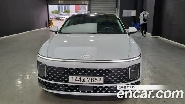Hyundai Grandeur Grandeur (GN7) 2.5 Бензин 2WD — Фото автомобиля 3