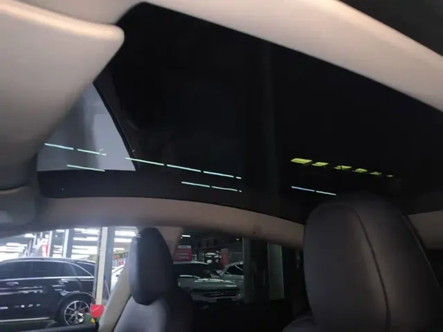 Tesla Model Y — Фото автомобиля 17