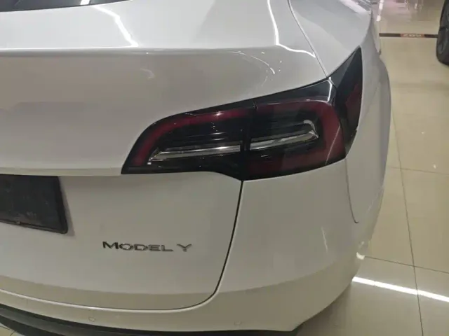Tesla Model Y — Фото автомобиля 7