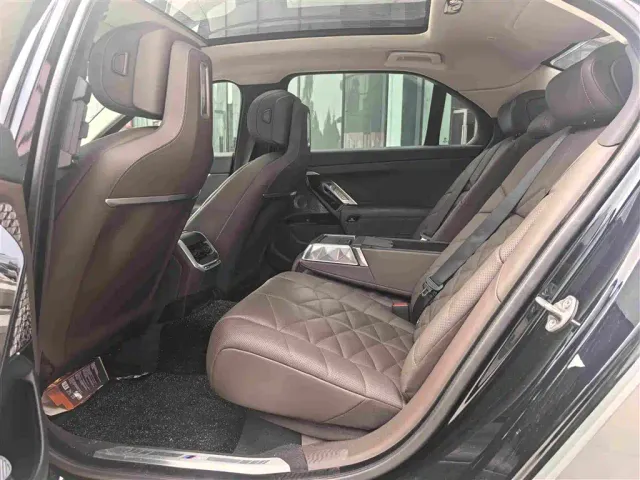 BMW i7 — Фото автомобиля 5