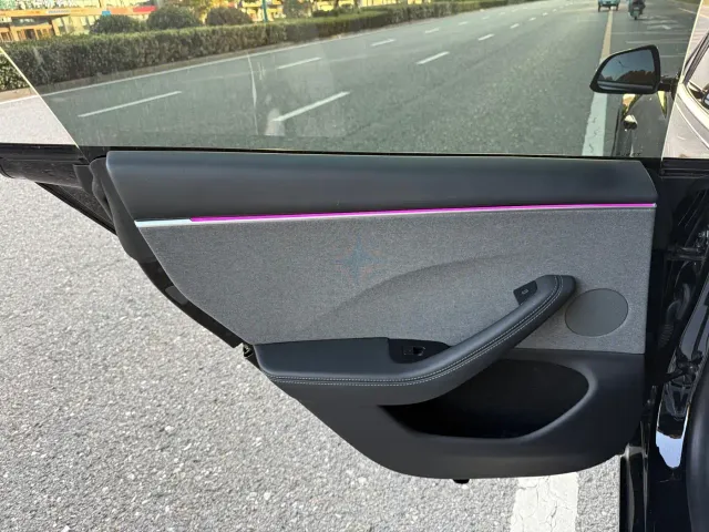 Tesla Model 3 — Фото автомобиля 12