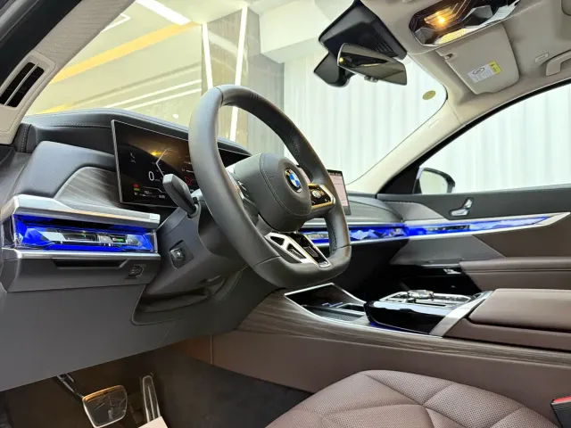 BMW 7 Series — Фото автомобиля 5