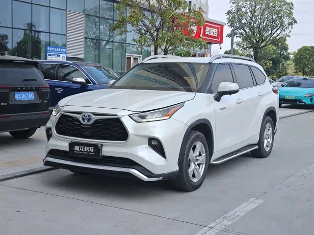 Фотография автомобиля — Toyota Highlander