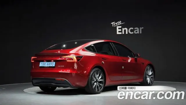 Tesla Model 3 — Фото автомобиля 2