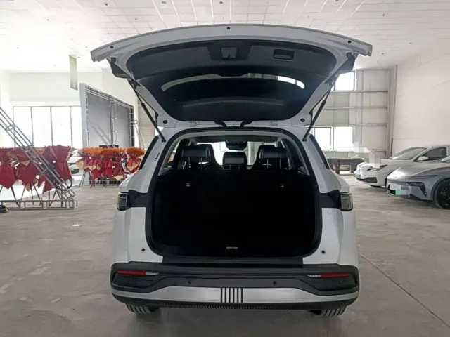 BYD Seal 05 DM-i — Фото автомобиля 18