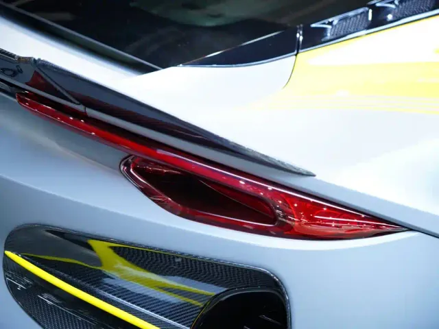 Lotus Emira — Фото автомобиля 9