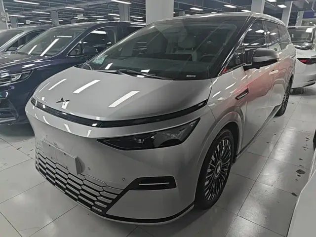 Фотография автомобиля — Xpeng X9