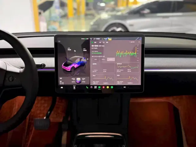 Tesla Model Y — Фото автомобиля 12