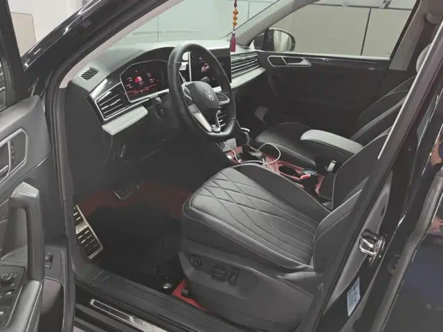 Volkswagen Tiguan L — Фото автомобиля 9
