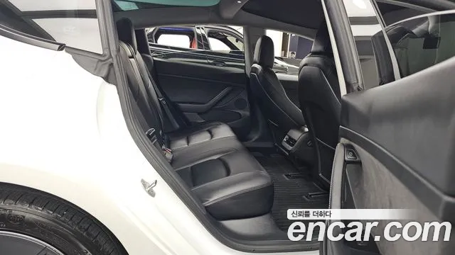 Tesla Model 3 — Фото автомобиля 11