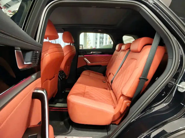 BYD Tang — Фото автомобиля 10