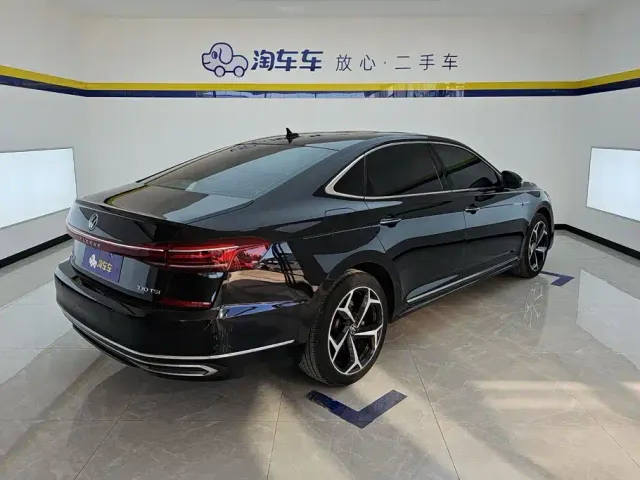 Volkswagen Passat — Фото автомобиля 3