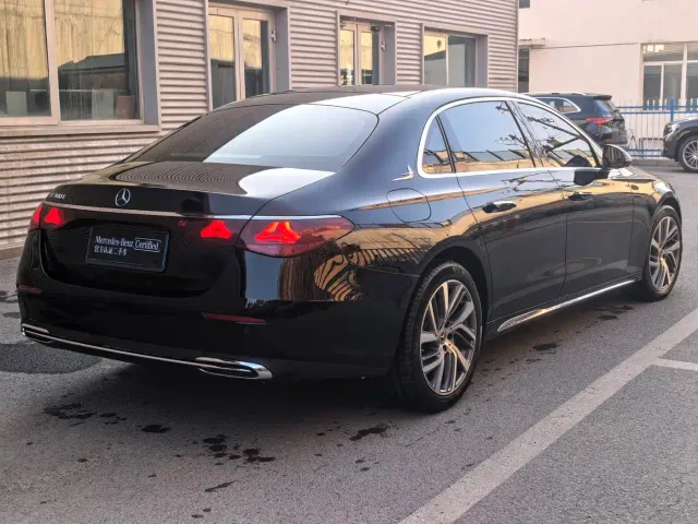 Mercedes-Benz E-Class — Фото автомобиля 6