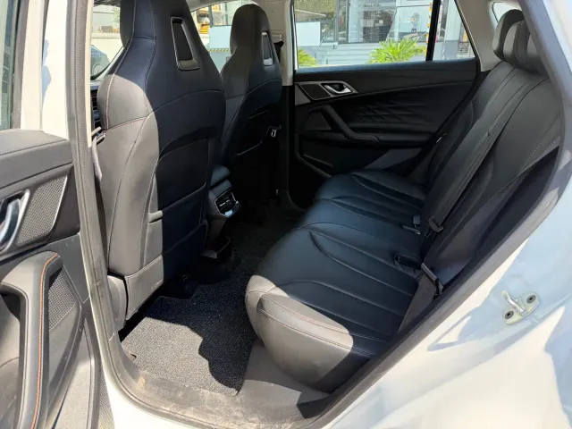 Roewe RX5 — Фото автомобиля 5