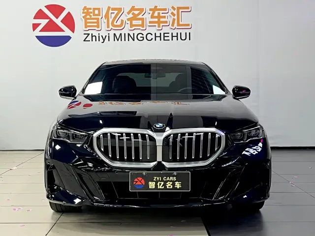 BMW 5 Series — Фото автомобиля 2