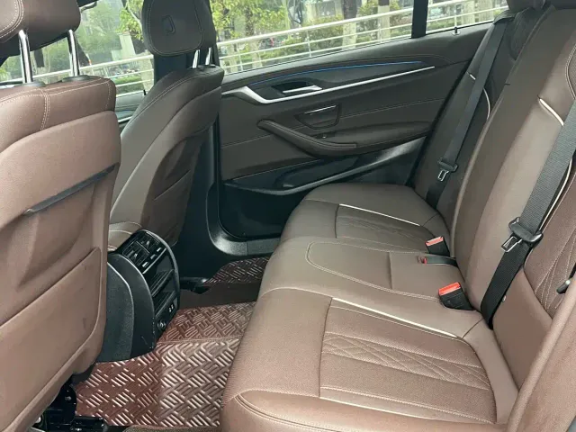 BMW 5 Series — Фото автомобиля 15