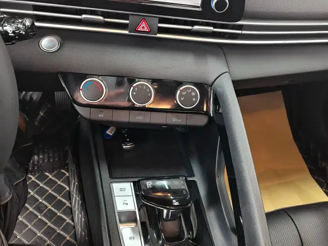 Hyundai Elantra — Фото автомобиля 11