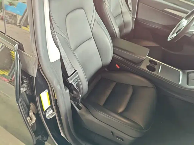 Tesla Model Y — Фото автомобиля 24