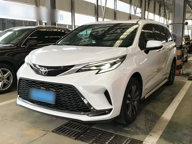 Фотография автомобиля — Toyota Granvia
