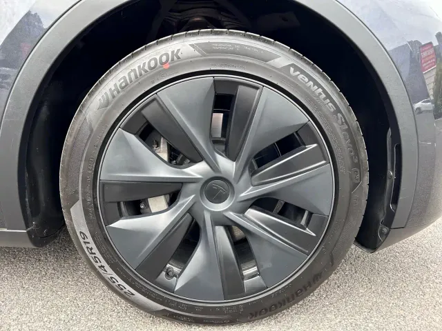 Tesla Model Y — Фото автомобиля 12