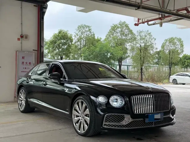 Bentley Flying Spur — Фото автомобиля 3