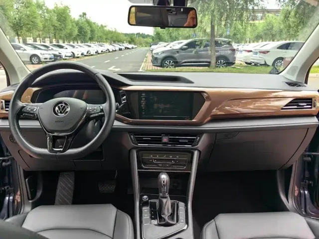 Volkswagen Tharu — Фото автомобиля 7