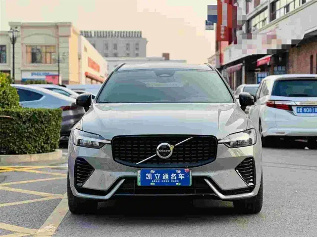 Volvo XC60 — Фото автомобиля 2