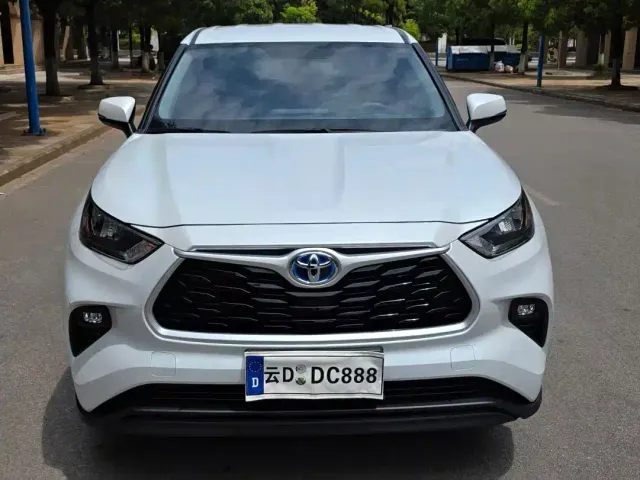Toyota Highlander — Фото автомобиля 2