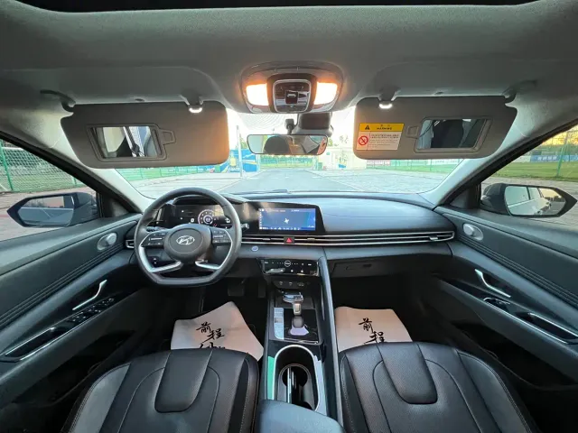 Hyundai Elantra — Фото автомобиля 10