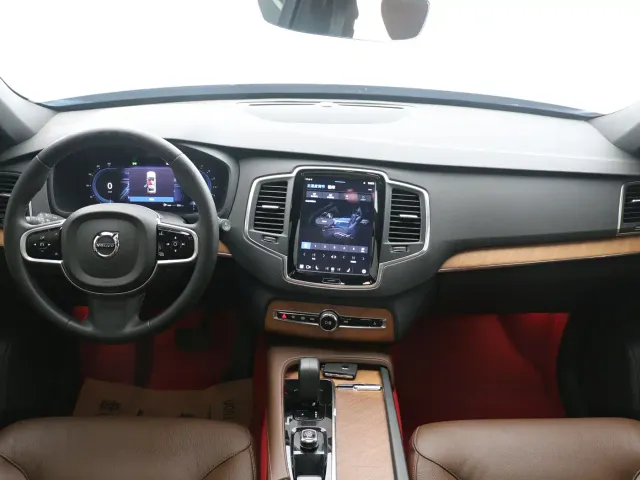 Volvo XC90 — Фото автомобиля 11