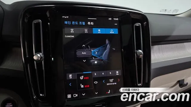 Volvo XC40 — Фото автомобиля 21