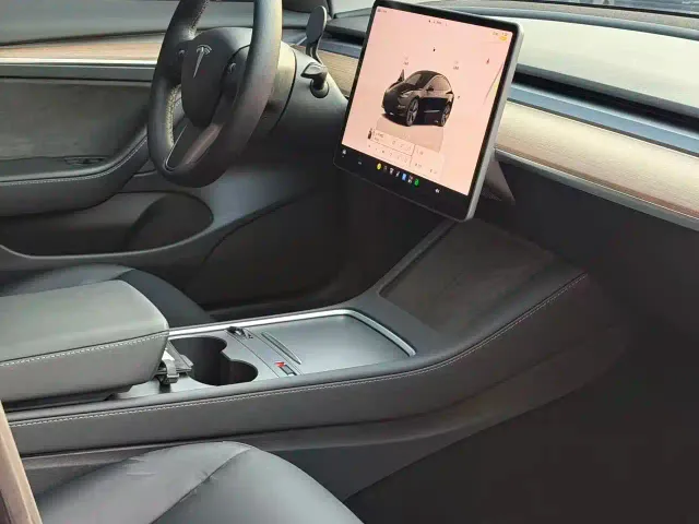 Tesla Model 3 — Фото автомобиля 6